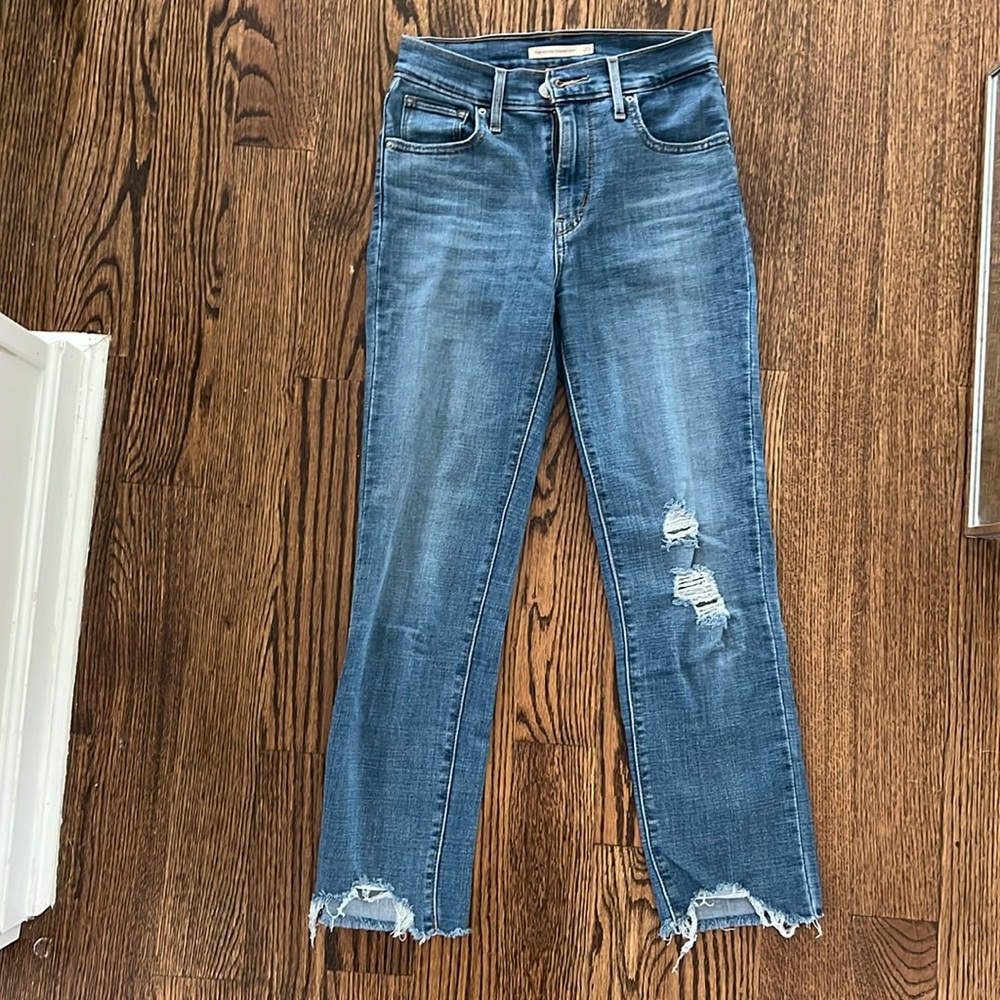 Levi’s high rise straight crop. Size 25